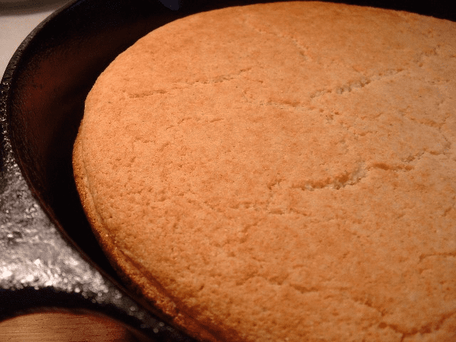 File:Cornbread in cast iron pan.jpg - Wikipedia