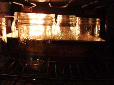 Sterilizing jars in the oven