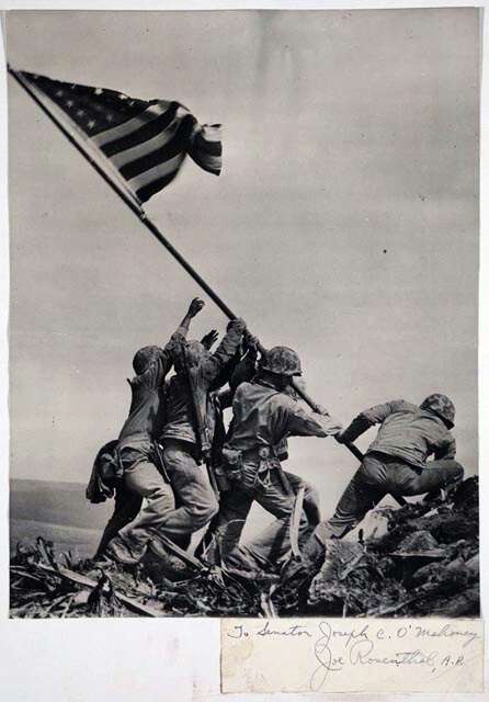 Library of congress American Marines raising American flag on Mount Suribachi, Iwo Jima, 1945