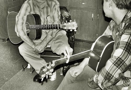 pickin-and-grinnin-in-the-kitchen-spot