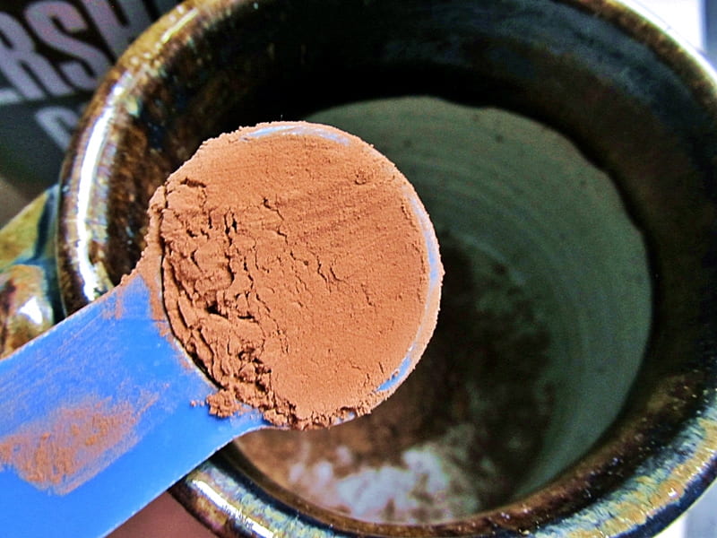 cocoa powder in spoon