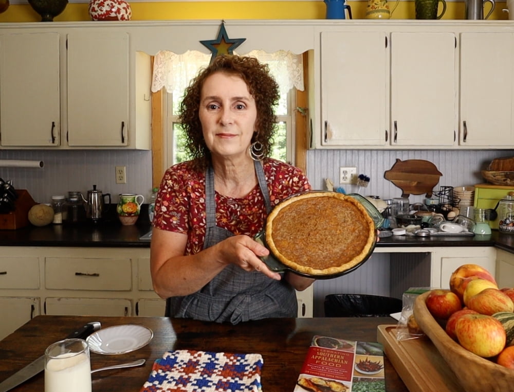 tipper holding pie