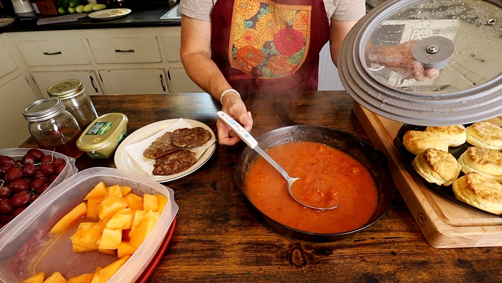 pan full of tomato gravy