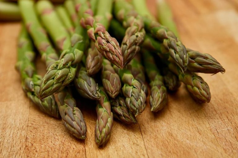 asparagus spears on cutting board