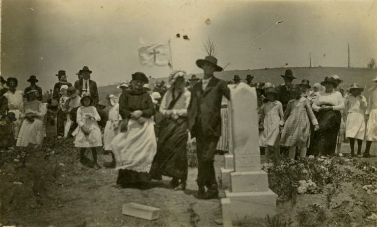 Old photo of Decoration Day in Brasstown