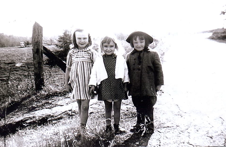 3 girls in the 1940s