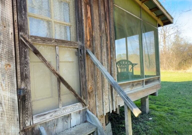 Small Cabin with Porch