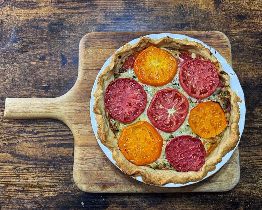 freshly baked tomato pie
